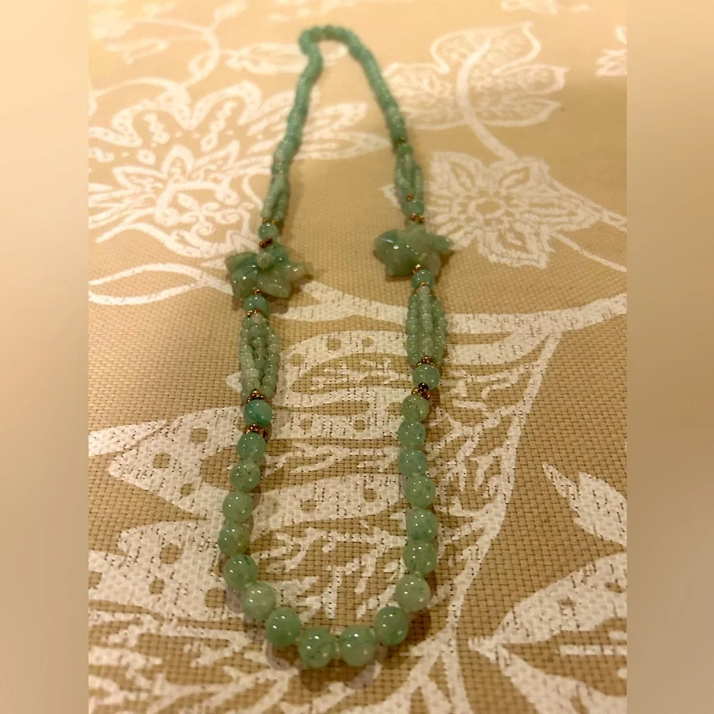 Beautiful Vintage Carved Jade and Gold Necklace - Picture 3 of 4